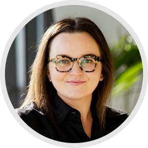Brunette woman with tortoise glasses 